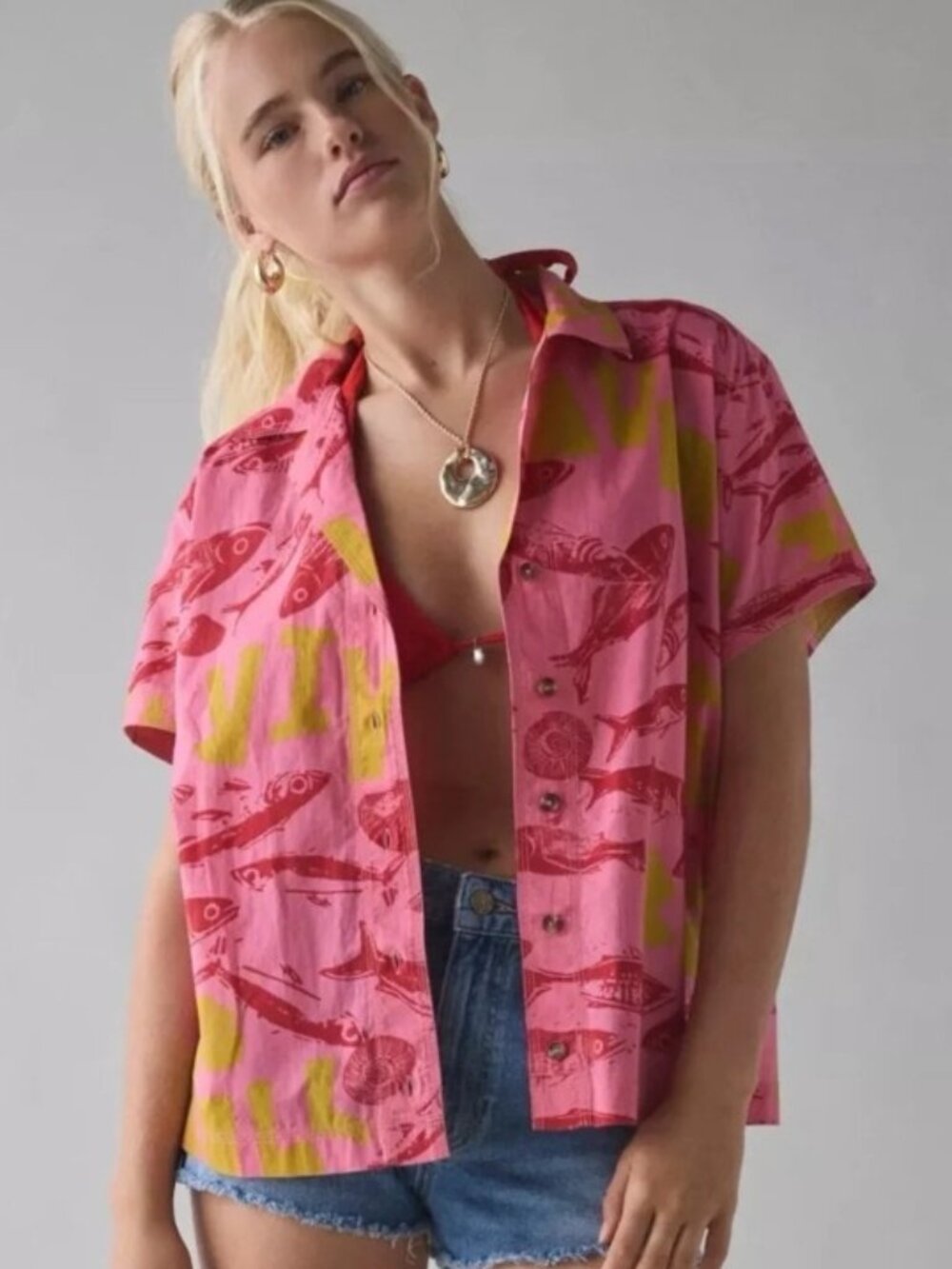 Urban Outfitters Pink Fish & Seashell Buttondown, Short Sleeve Shirt - Size XS/S